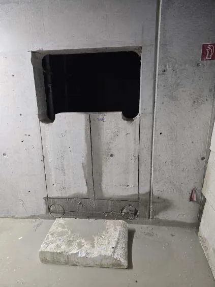 Rezanie otvoru pre dvere v nosnej stene panelového domu