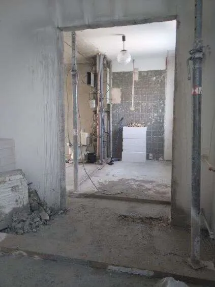 Vyrezanie otvoru medzi kuchyňou a obývačkou