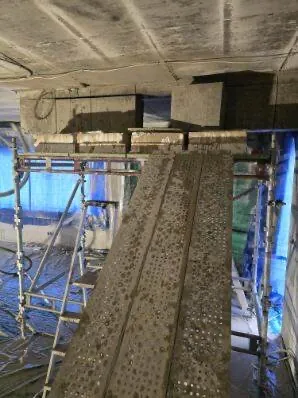 Odstránenie balkónového parapetu rezaním betónu